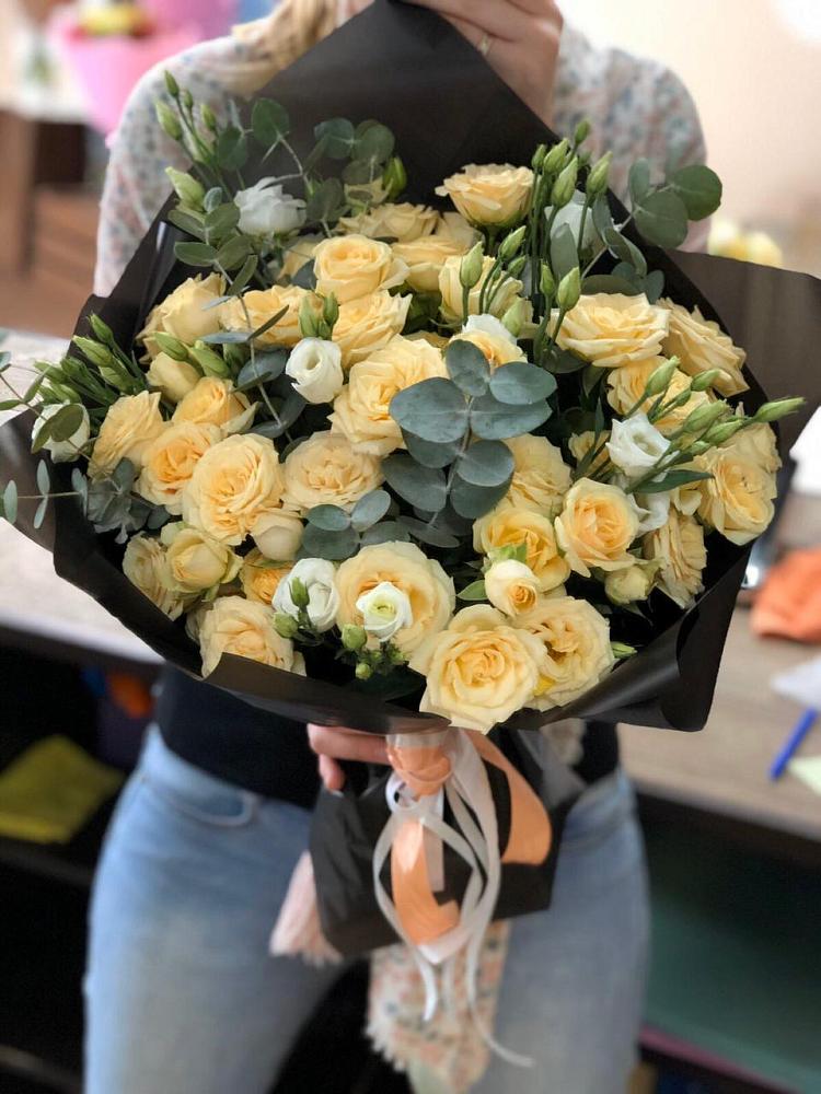 Букет цветов из: Розы и Лизиантусы в Большие Парфенки