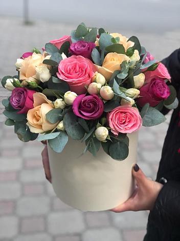 Цветочная композиция из Розы в шляпной коробке в Большие Парфенки