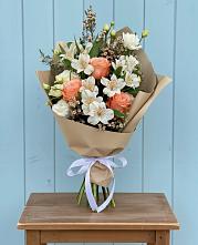 Букет цветов из:  Альстромерии, Лизиантусы, Розы и Хризантемы #REPLACE_PRED# Большие Парфенки