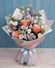 Букет цветов из:  Лизиантусы, Розы, Альстромерии и Гипсофила в Большие Парфенки