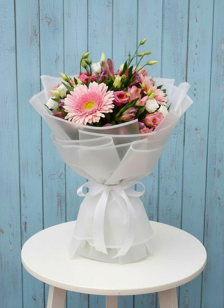 Букет цветов из: Герберы, Альстромерии и Лизиантусы в Большие Парфенки