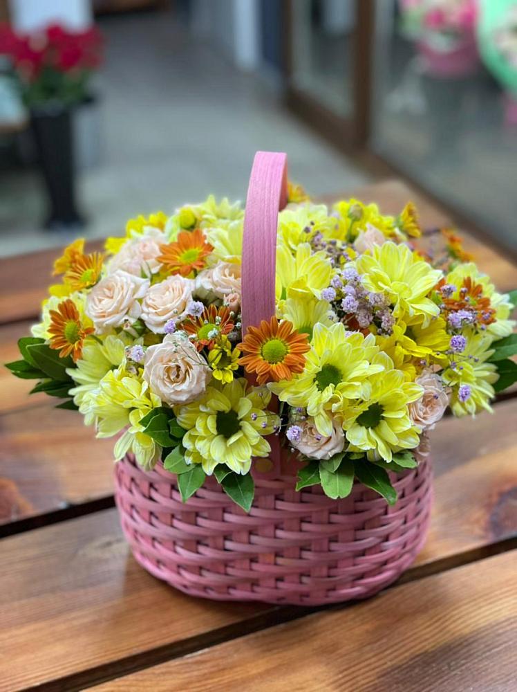 Цветочная композиция из Хризантемы и Розы в корзине в Большие Парфенки