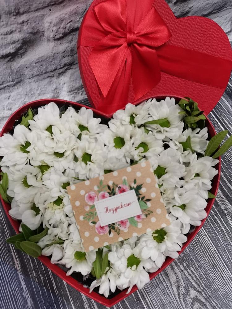 Цветочная композиция из Хризантемы в виде сердца в Большие Парфенки