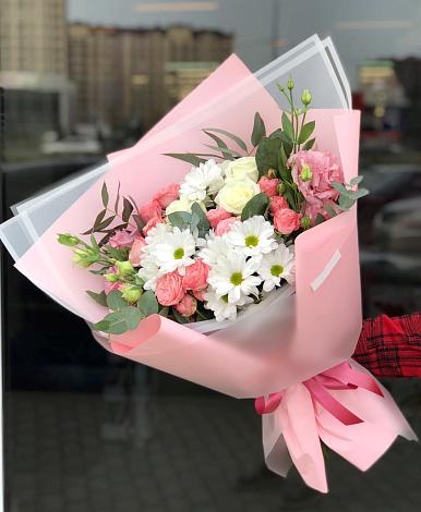 Букет цветов из: Розы, Лизиантусы и Хризантемы в Большие Парфенки